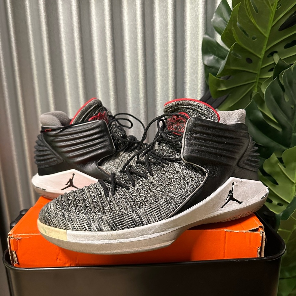Jordan Men's Shoes - Black and Gray